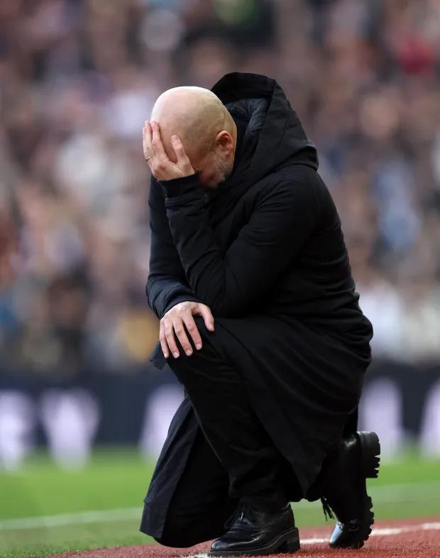 马竞场边指挥情绪激动，申花队员怒摔水瓶！的简单介绍