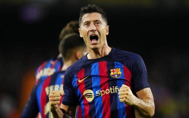 关于莱万多夫斯基迎来二十赛季高光表现，塞尔维亚队球迷沸腾！的信息